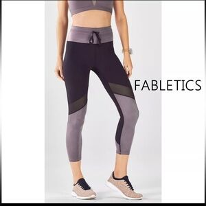 NWT Fabletics Define PowerHold® High-Waisted Capri